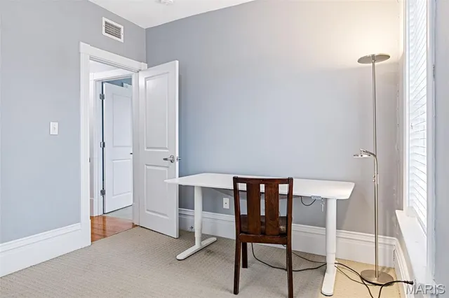 $157,000 | 520 Rosedale Avenue, Unit 202, St. Louis, MO 63112