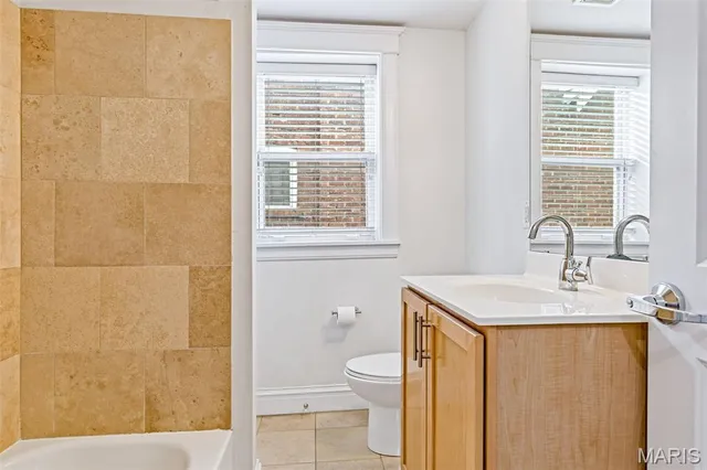 $157,000 | 520 Rosedale Avenue, Unit 202, St. Louis, MO 63112