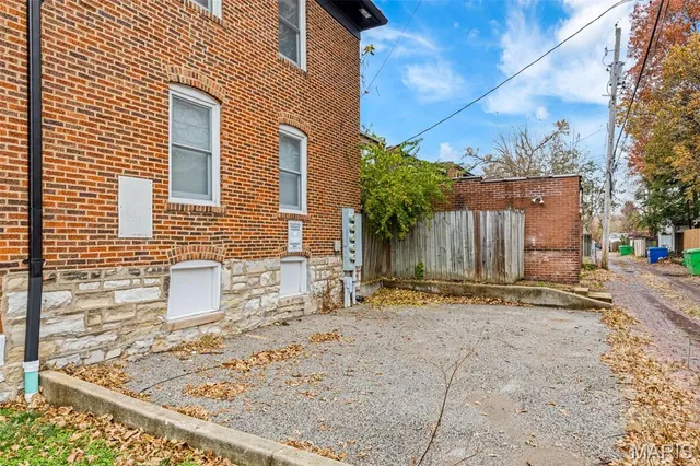 $157,000 | 520 Rosedale Avenue, Unit 202, St. Louis, MO 63112