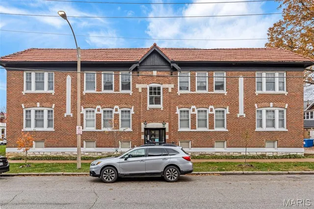 $157,000 | 520 Rosedale Avenue, Unit 202, St. Louis, MO 63112