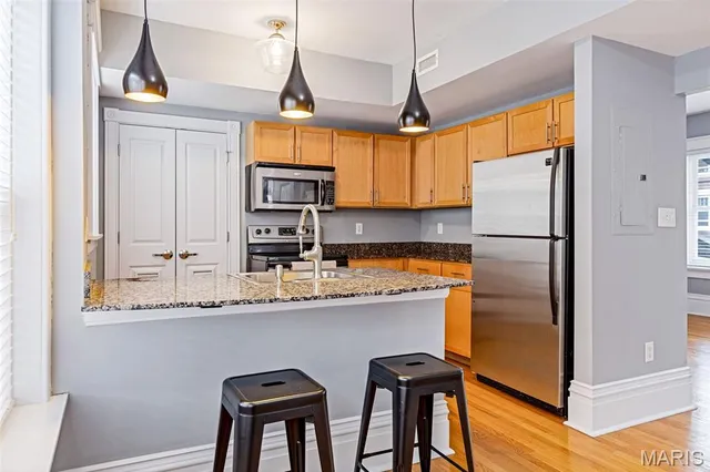 $157,000 | 520 Rosedale Avenue, Unit 202, St. Louis, MO 63112