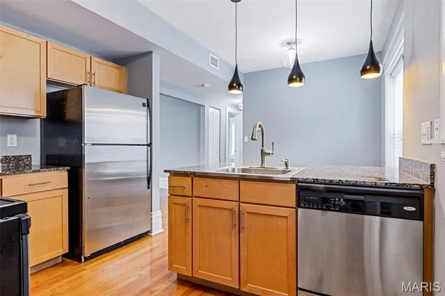 $157,000 | 520 Rosedale Avenue, Unit 202, St. Louis, MO 63112