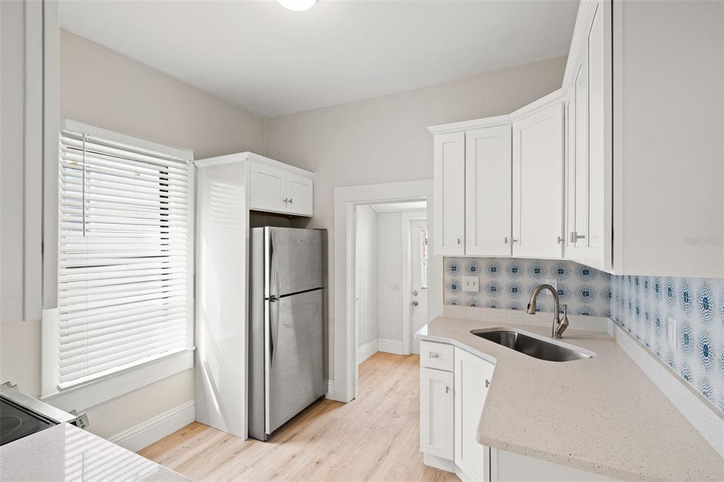 2113 West Cherry Street Tampa, FL 33607 - Photo 9 of 37