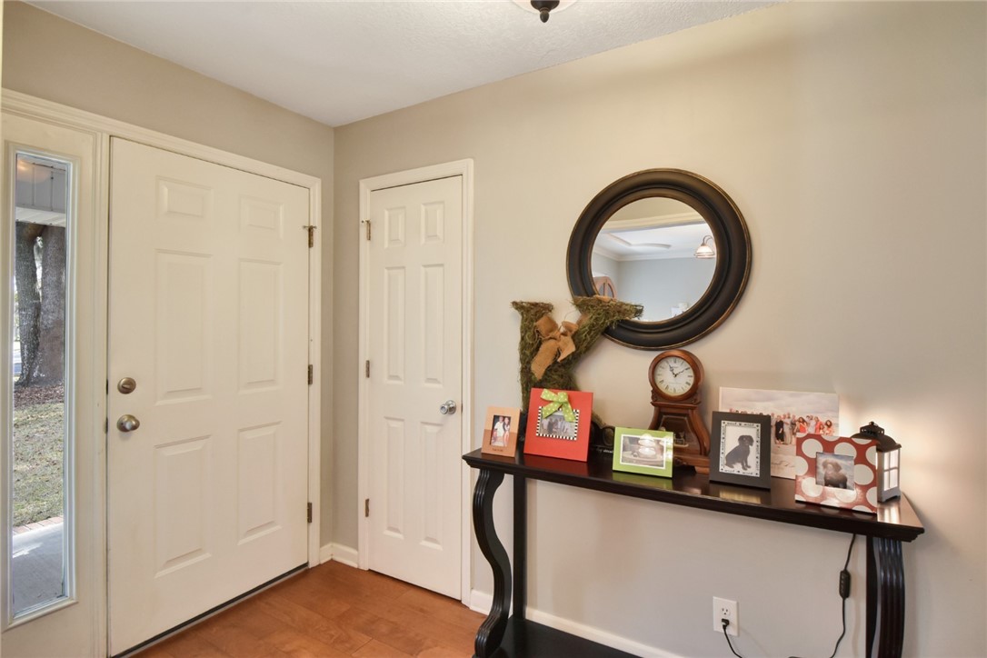 102 Hazel Lane Brunswick, GA 31523 - Photo 2 of 25 Welcoming foyer