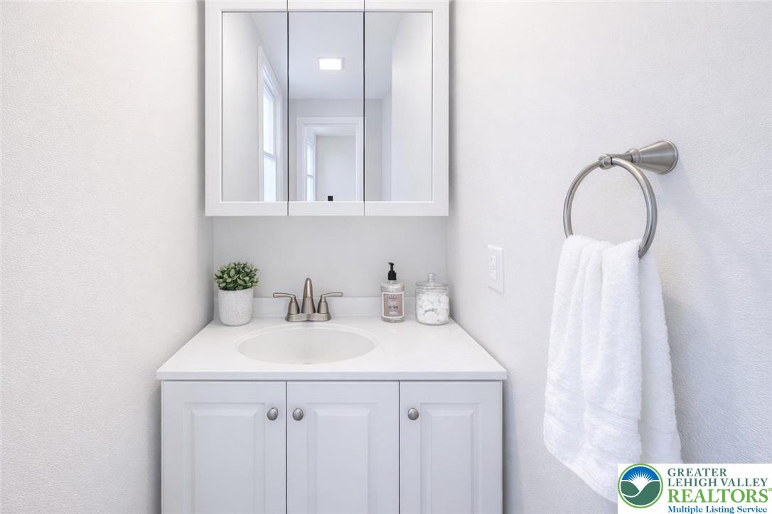 640 Front Street Bangor, PA 18013 - Photo 14 of 29 Master Bathroom