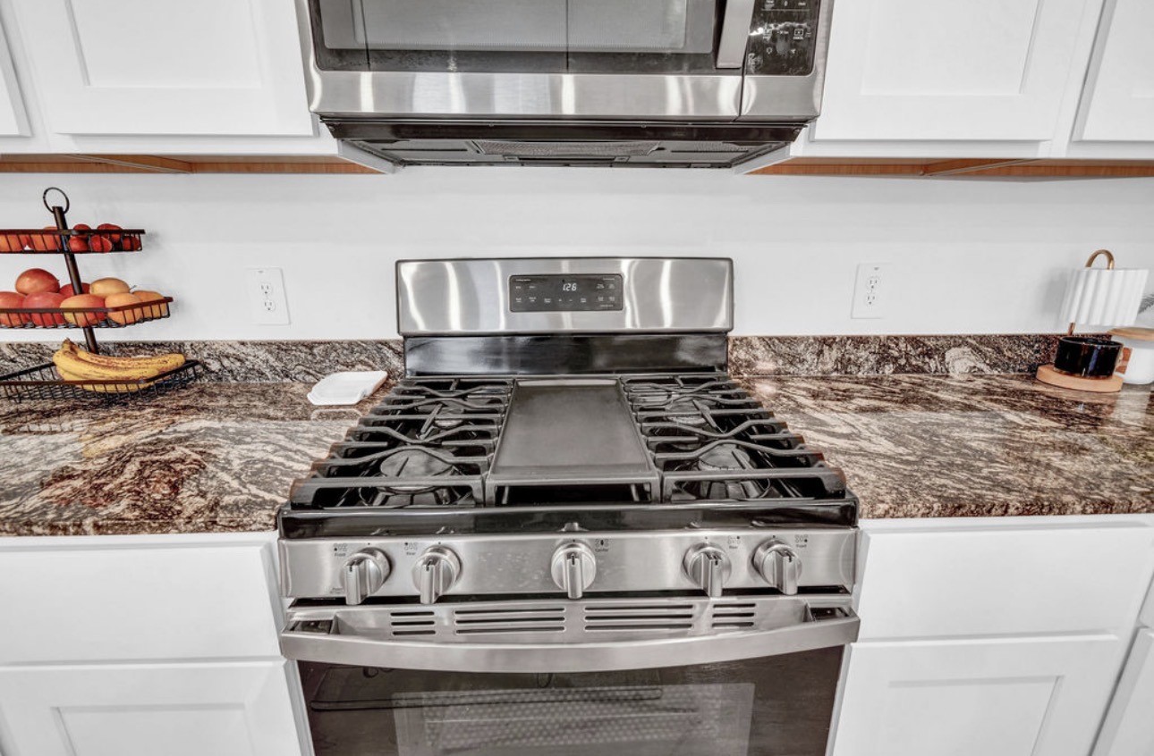328 Amy Street Angleton, TX 77515 - Photo 6 of 26