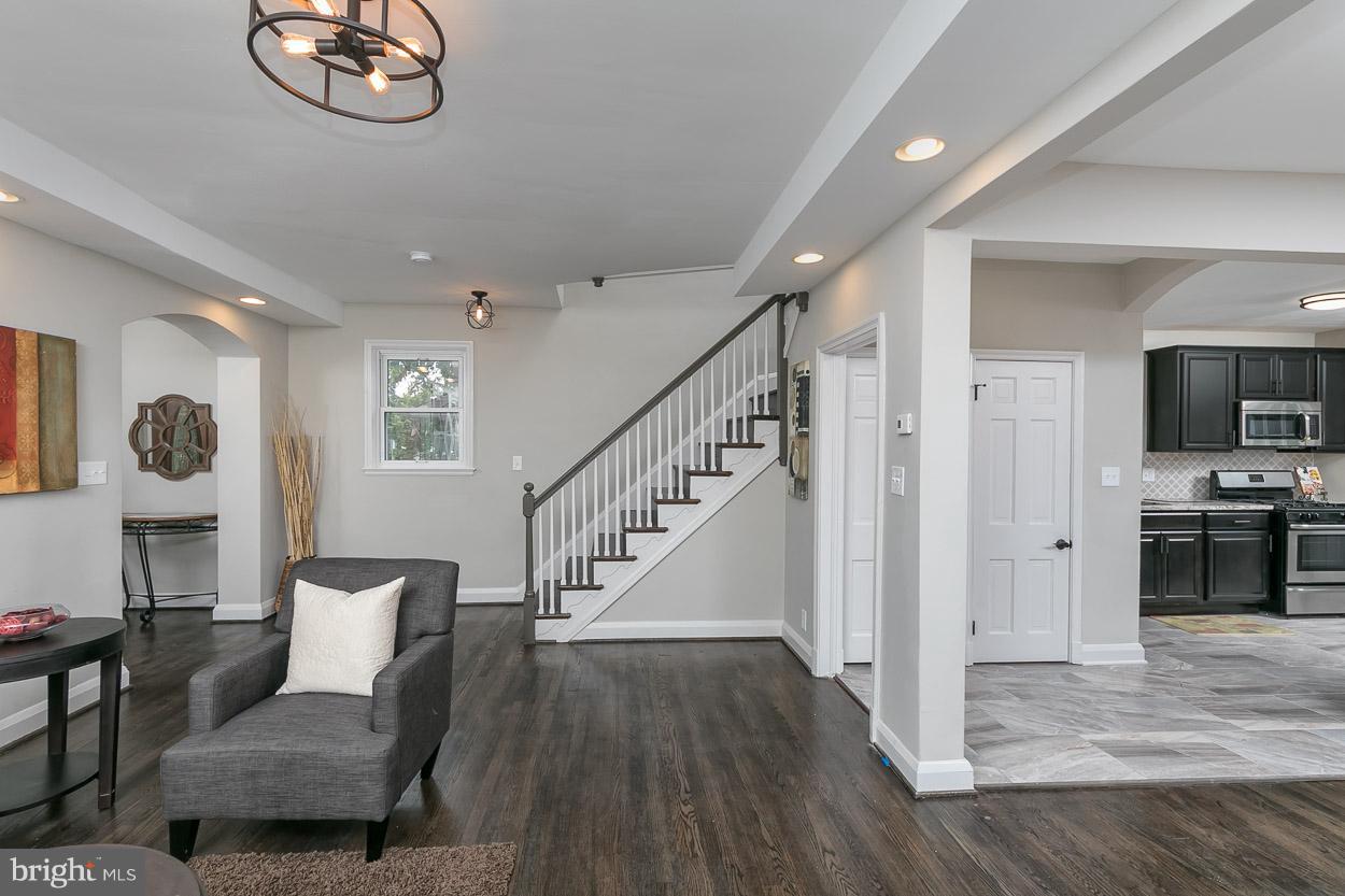3705 Dennlyn Road Baltimore, MD 21215 - Photo 5 of 30 Living Room