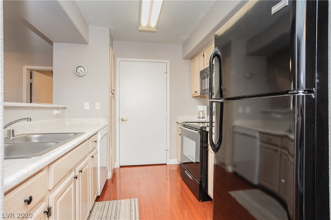 555 East Silverado Ranch Boulevard, Unit 1055 Las Vegas, NV 89183 - Photo 17 of 31
