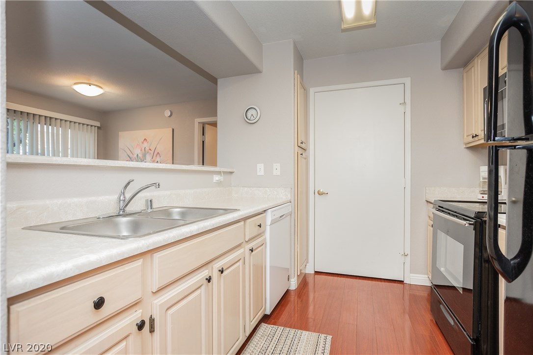 555 East Silverado Ranch Boulevard, Unit 1055 Las Vegas, NV 89183 - Photo 18 of 31