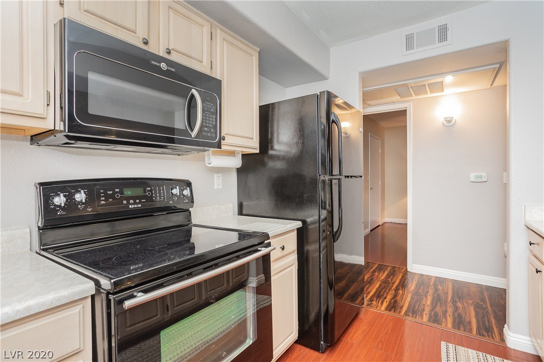 555 East Silverado Ranch Boulevard, Unit 1055 Las Vegas, NV 89183 - Photo 20 of 31