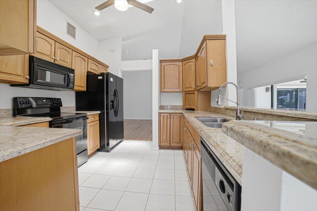 7000 Northwest 4th Avenue Boca Raton, FL 33487 - Photo 16 of 34 04-Kitchen