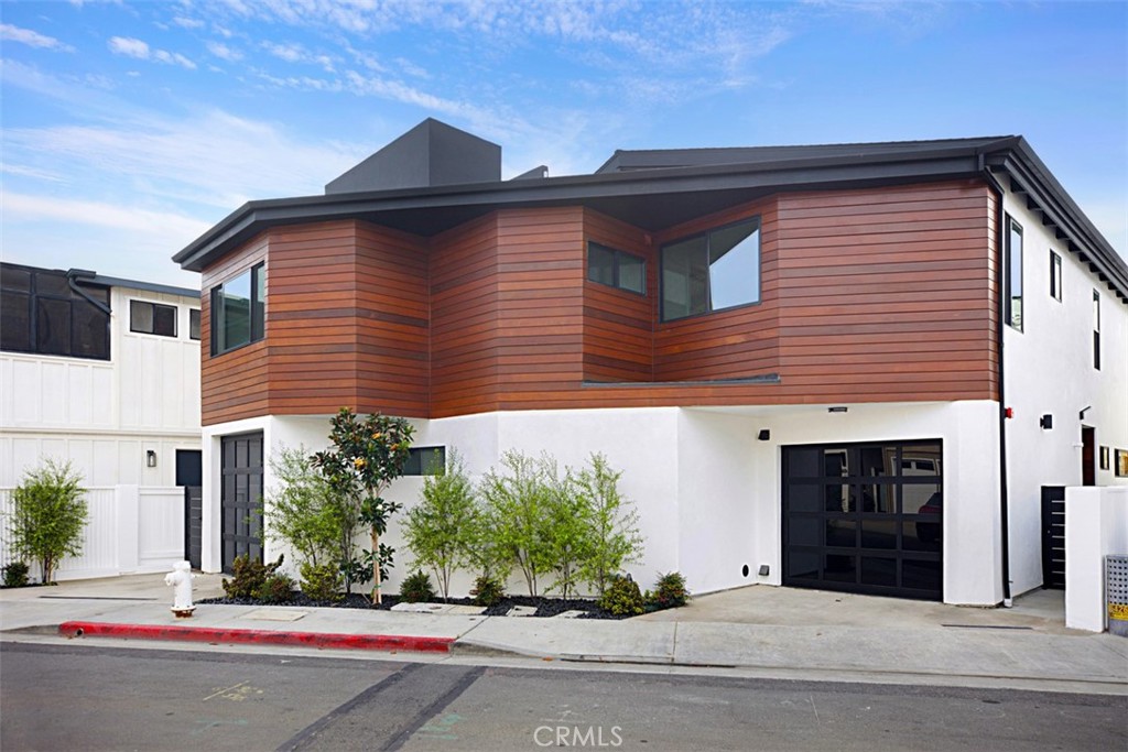 4017 Channel, Unit B Newport Beach, CA 92663 - Photo 2 of 18 front view of a house