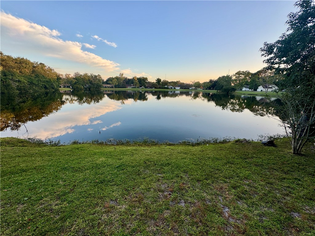 126 Lake View Circle Brunswick, GA 31525 - Photo 2 of 31