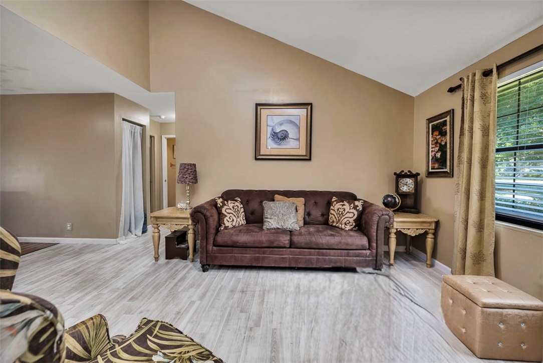 126 Lake View Circle Brunswick, GA 31525 - Photo 3 of 31