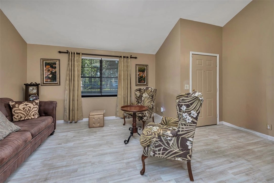 126 Lake View Circle Brunswick, GA 31525 - Photo 4 of 31