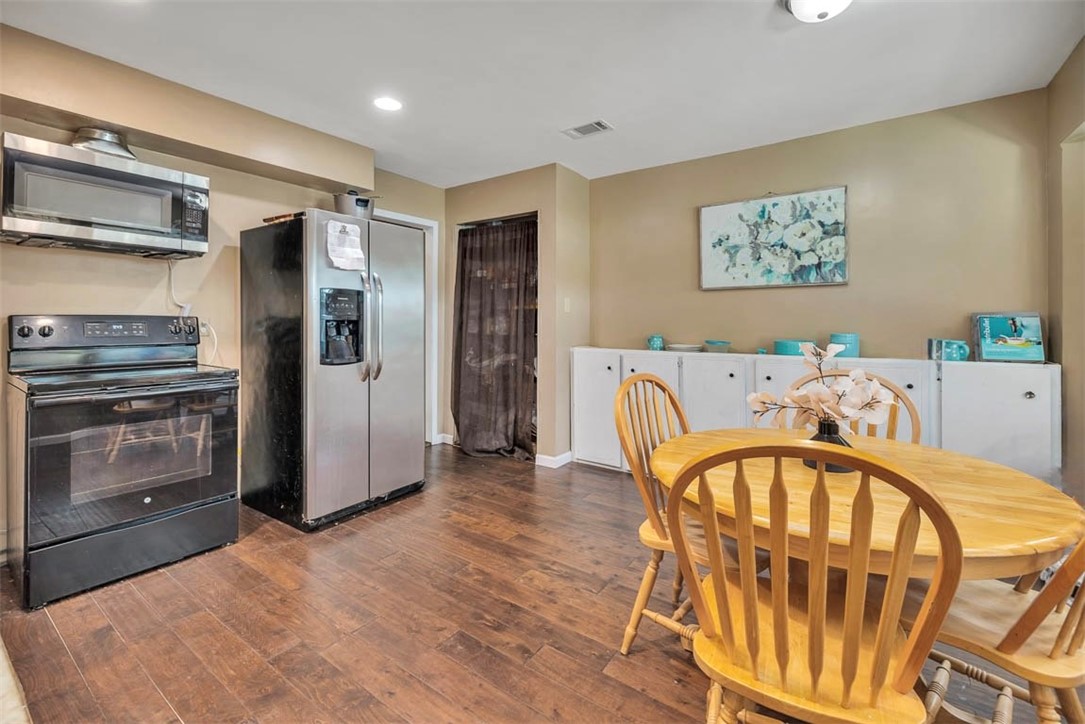 126 Lake View Circle Brunswick, GA 31525 - Photo 9 of 31