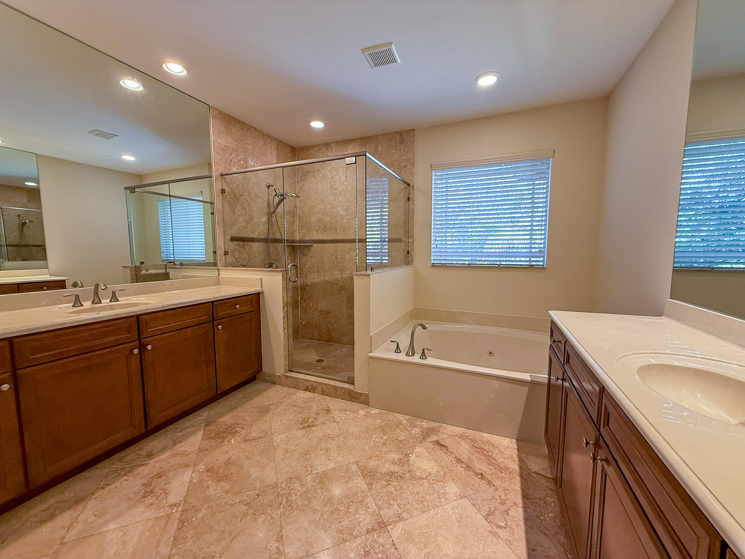 122 Northwest Gardner Street Boca Raton, FL 33432 - Photo 30 of 34 a bathroom with a tub sink toilet and mirror