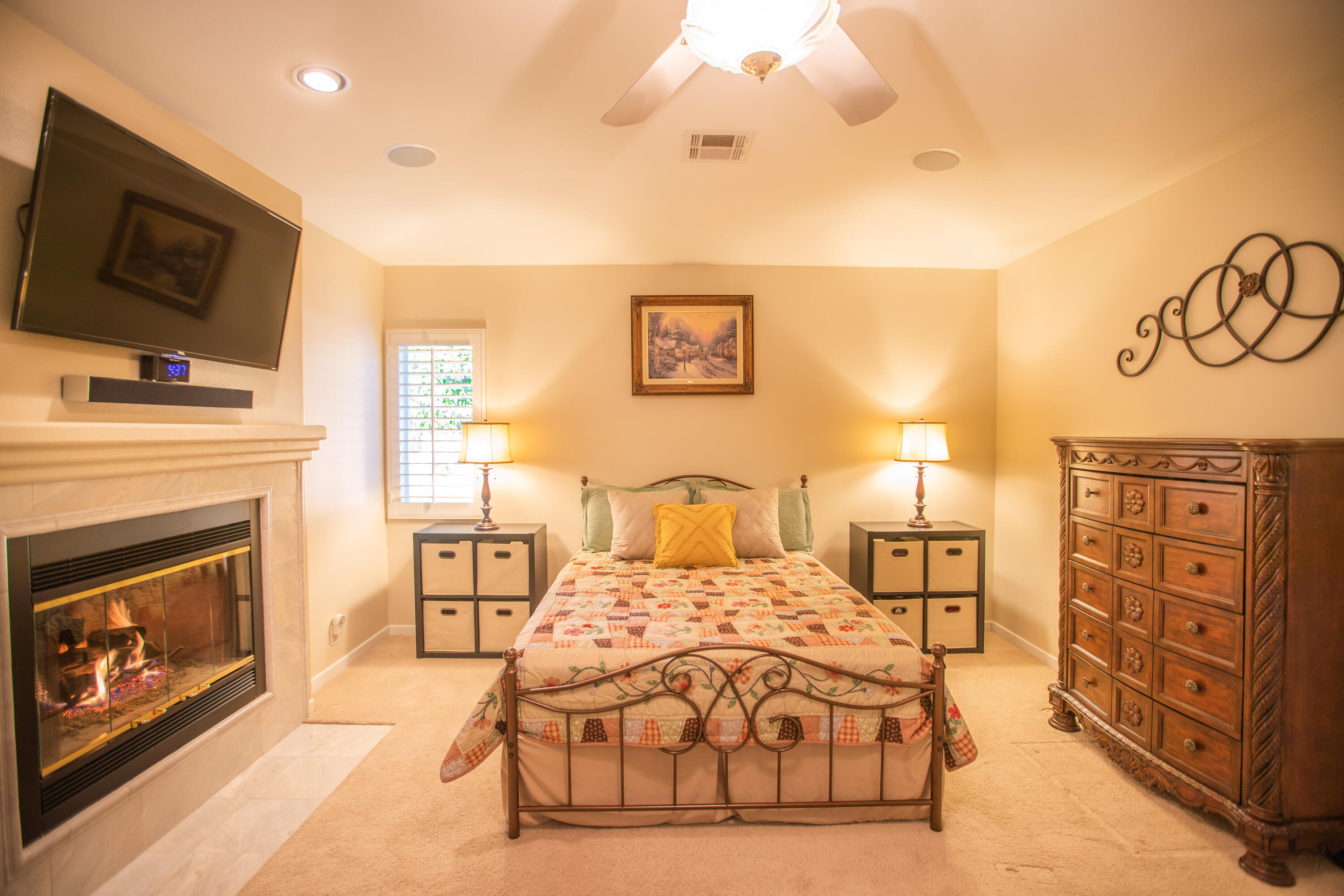 79740 Ryan Way Bermuda Dunes, CA 92203 - Photo 28 of 43 a bedroom with a bed and a tv