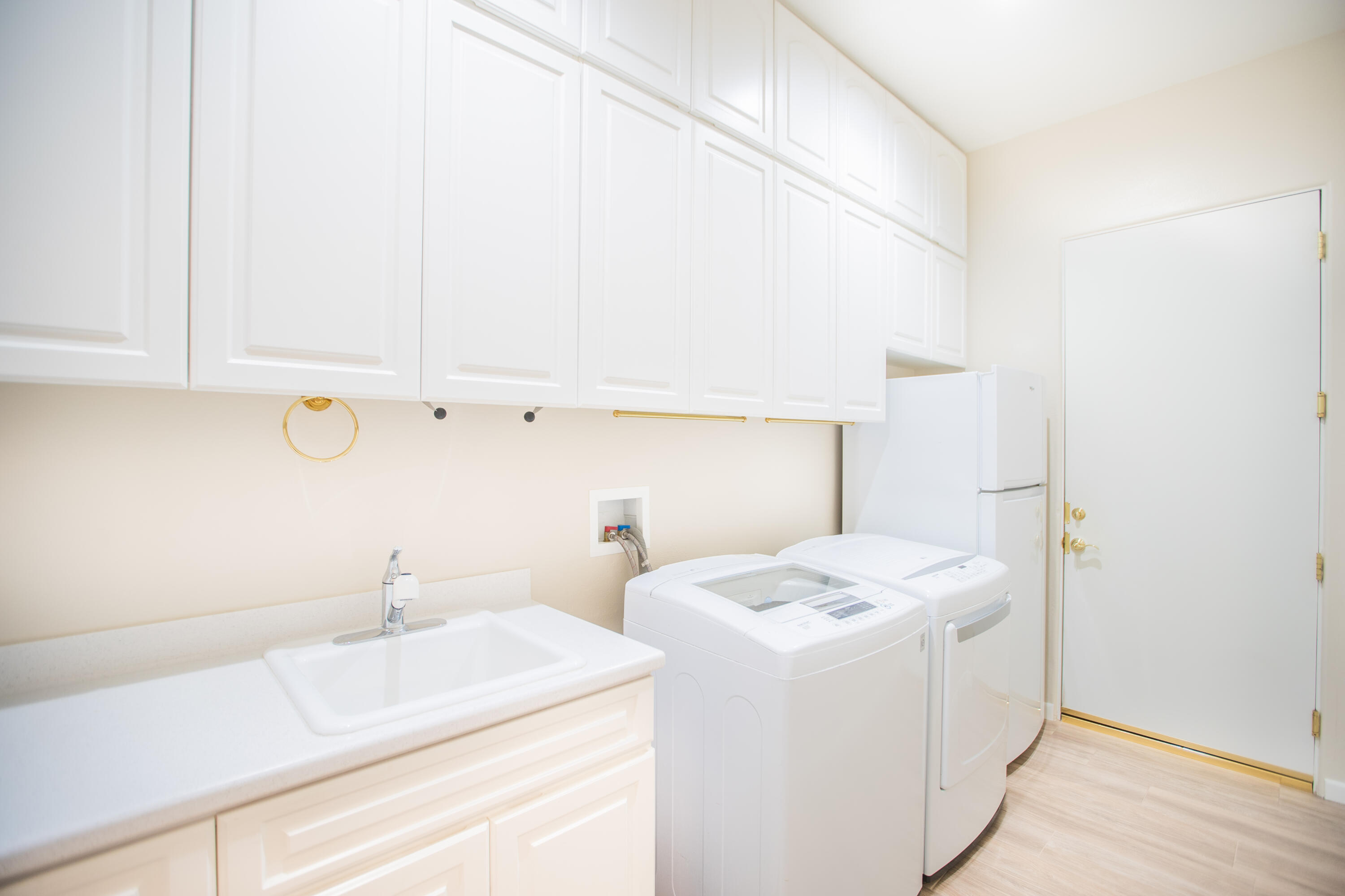 79740 Ryan Way Bermuda Dunes, CA 92203 - Photo 40 of 43 a utility room with dryer and washer