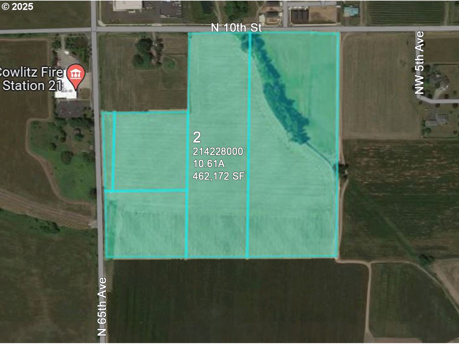 a view of a back yard