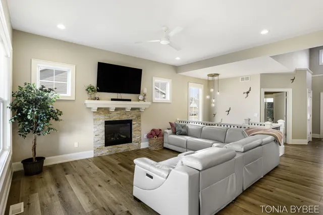 $653,400 | 5565 Albright Court Southwest, Wyoming, MI 49418
