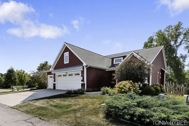 $653,400 | 5565 Albright Court Southwest, Wyoming, MI 49418