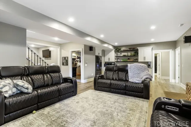 $653,400 | 5565 Albright Court Southwest, Wyoming, MI 49418