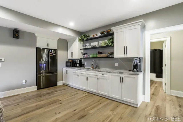 $653,400 | 5565 Albright Court Southwest, Wyoming, MI 49418