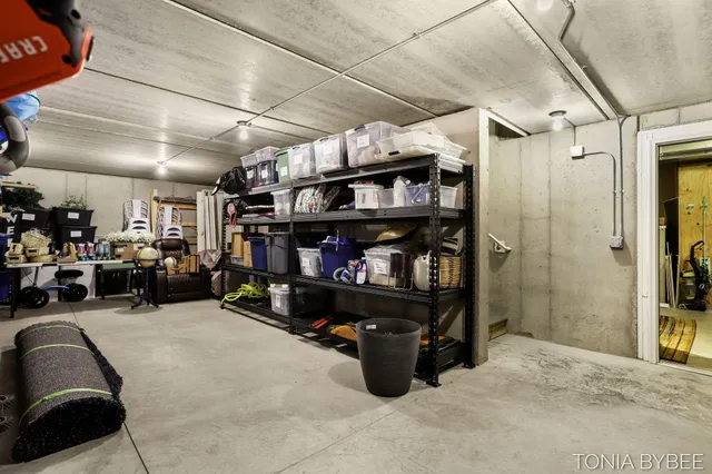 $653,400 | 5565 Albright Court Southwest, Wyoming, MI 49418