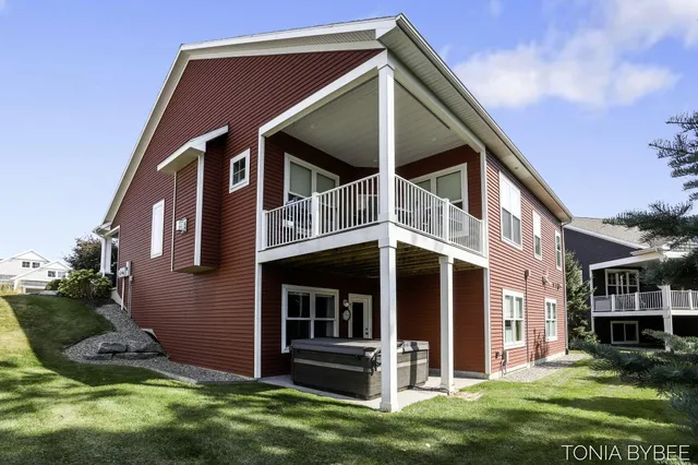 $653,400 | 5565 Albright Court Southwest, Wyoming, MI 49418