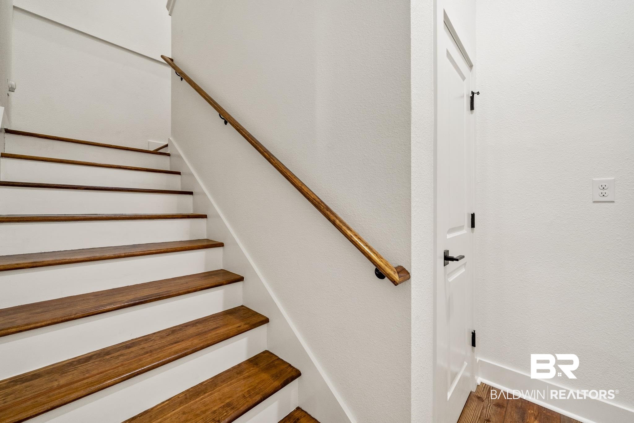 5311 Pine Road Orange Beach, AL 36561 - Photo 23 of 47 Interior stairwell