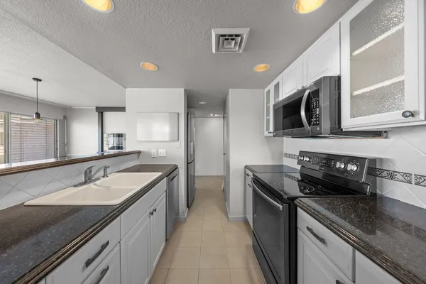 $439,000 | 1006-1d Guadalupe Street, Kerrville, TX 78028