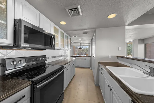 $439,000 | 1006-1d Guadalupe Street, Kerrville, TX 78028