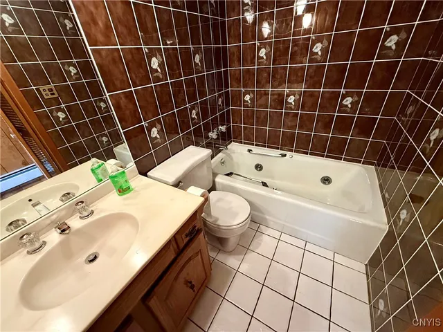 $549,900 | 6214 Muskrat Bay Road, Cicero, NY 13029