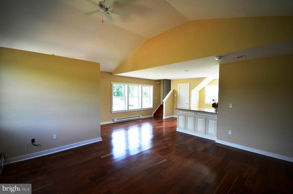 12717 Harpers Ferry Road Purcellville, VA 20132 - Photo 14 of 26 Interior (General)