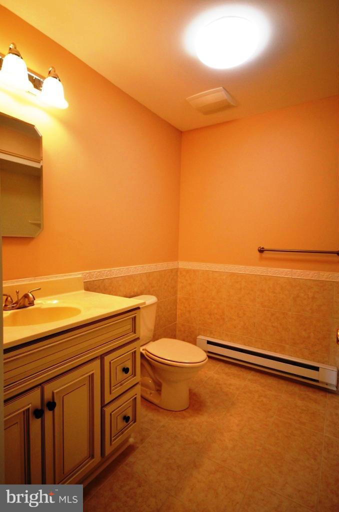 12717 Harpers Ferry Road Purcellville, VA 20132 - Photo 16 of 26 Bath