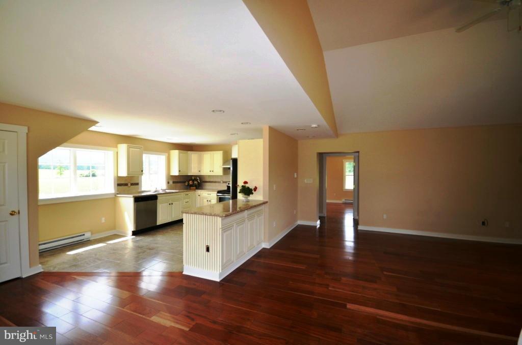 12717 Harpers Ferry Road Purcellville, VA 20132 - Photo 6 of 26 Interior (General)