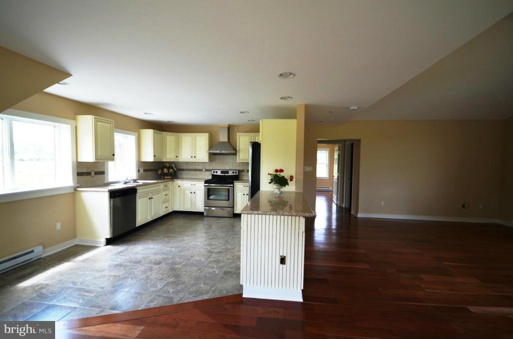 12717 Harpers Ferry Road Purcellville, VA 20132 - Photo 8 of 26 Interior (General)