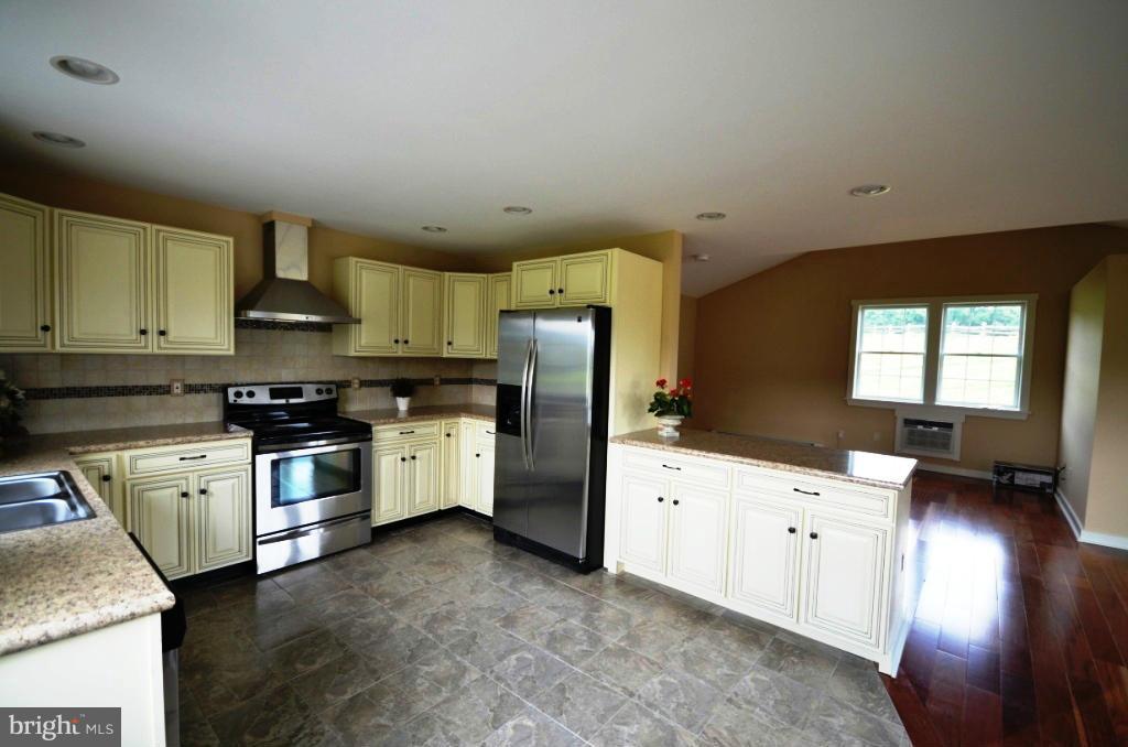12717 Harpers Ferry Road Purcellville, VA 20132 - Photo 9 of 26 Kitchen