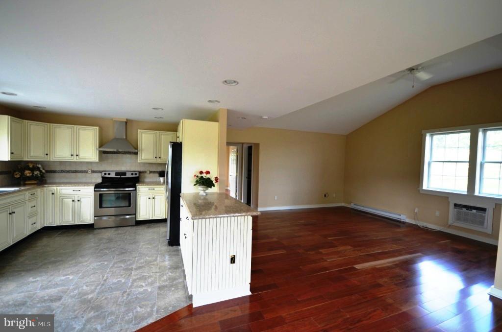 12717 Harpers Ferry Road Purcellville, VA 20132 - Photo 10 of 26 Interior (General)