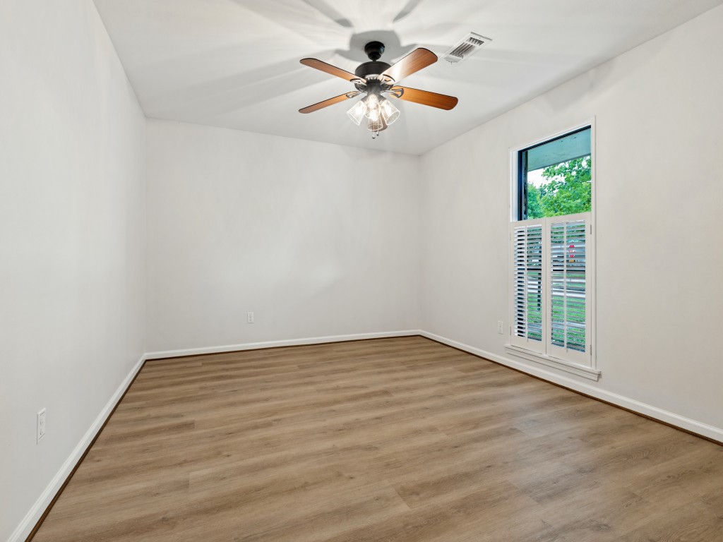5933 Birdwood Road Houston, TX 77074 - Photo 19 of 30 Gallery Image 19