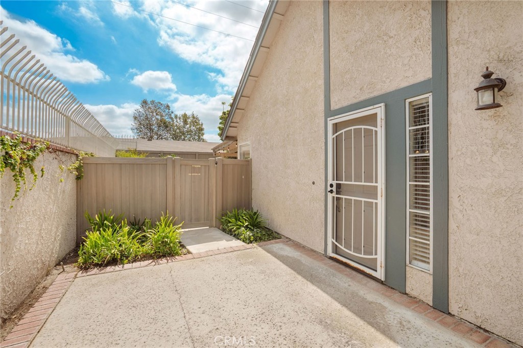 1934 Suntree Lane, Unit B Simi Valley, CA 93063 - Photo 32 of 35