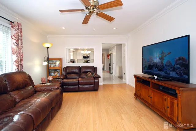 $799,900 | 4 Frieda Lane, Kendall Park, NJ 08824