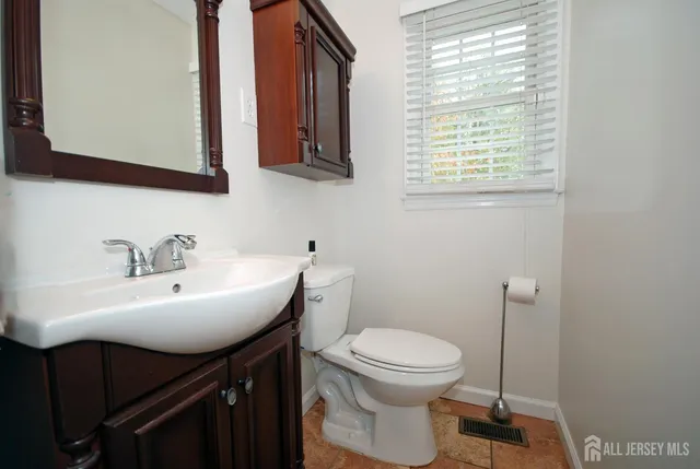 $799,900 | 4 Frieda Lane, Kendall Park, NJ 08824