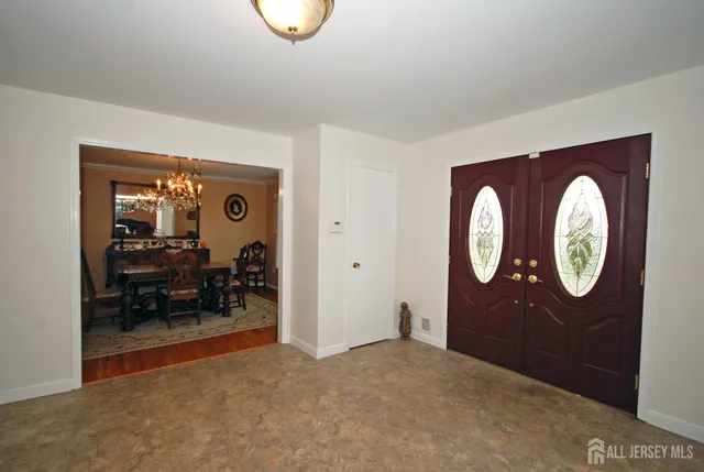 $799,900 | 4 Frieda Lane, Kendall Park, NJ 08824