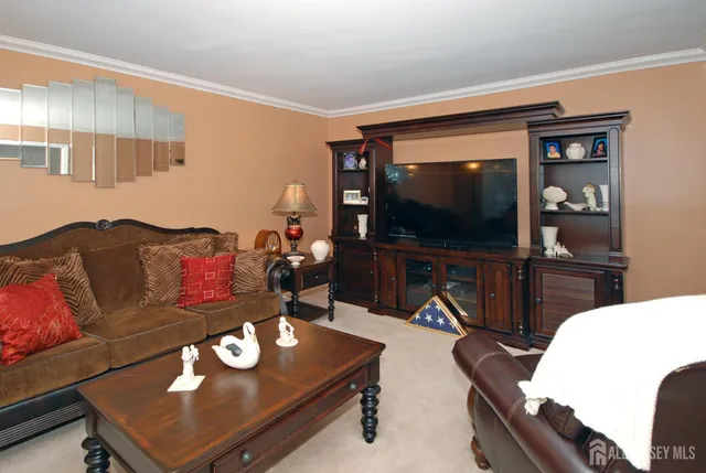 $799,900 | 4 Frieda Lane, Kendall Park, NJ 08824