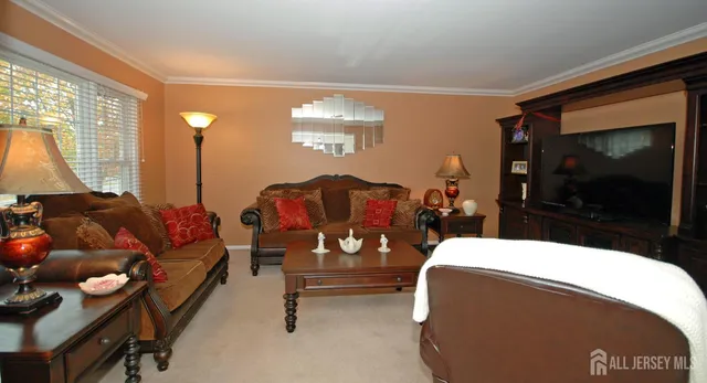 $799,900 | 4 Frieda Lane, Kendall Park, NJ 08824