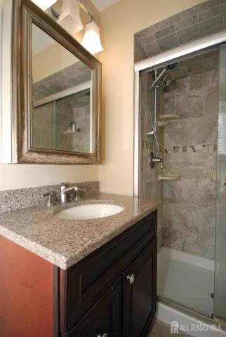 $799,900 | 4 Frieda Lane, Kendall Park, NJ 08824