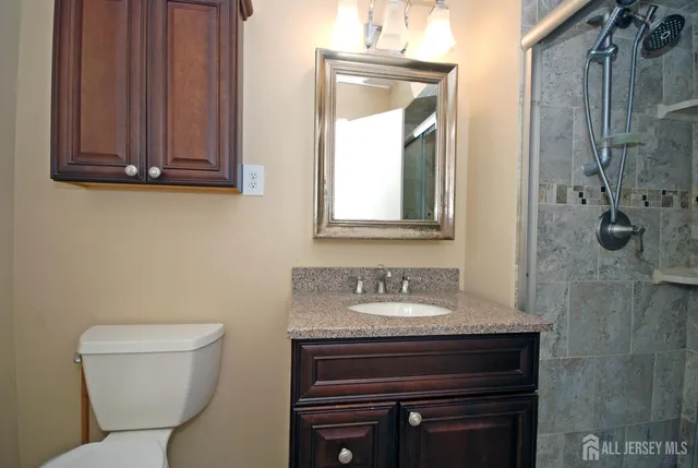 $799,900 | 4 Frieda Lane, Kendall Park, NJ 08824