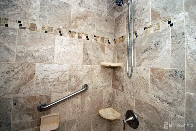 $799,900 | 4 Frieda Lane, Kendall Park, NJ 08824